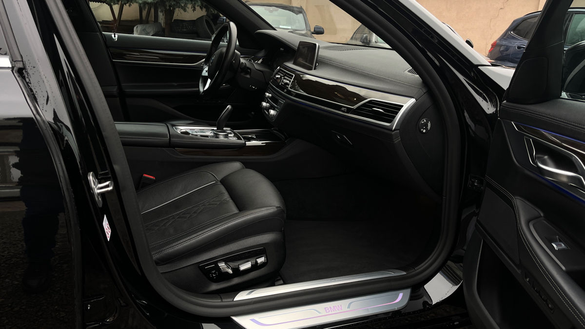 BMW 7 Series foto 7