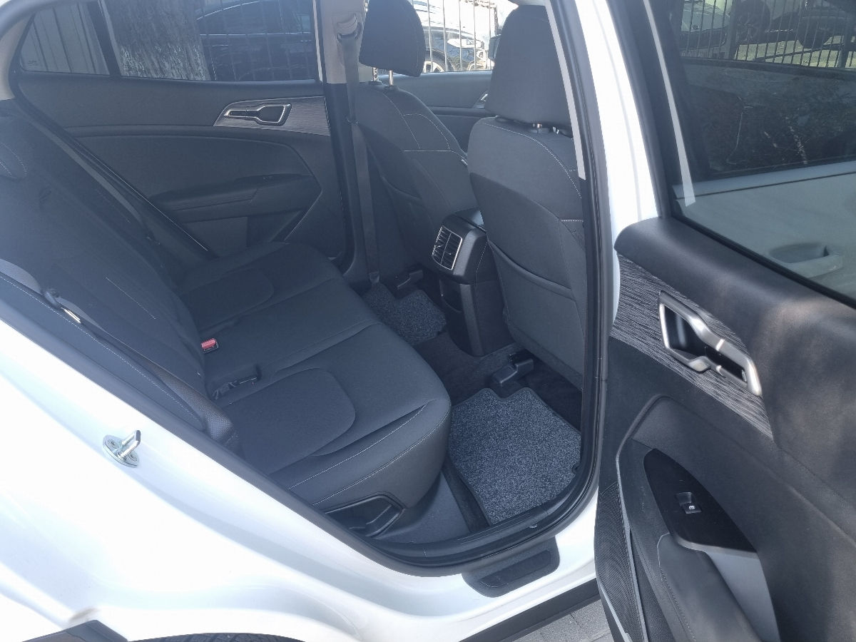 KIA Sportage 2023 photo 17