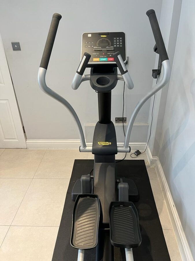 Эллиптический тренажер Technogym foto 5