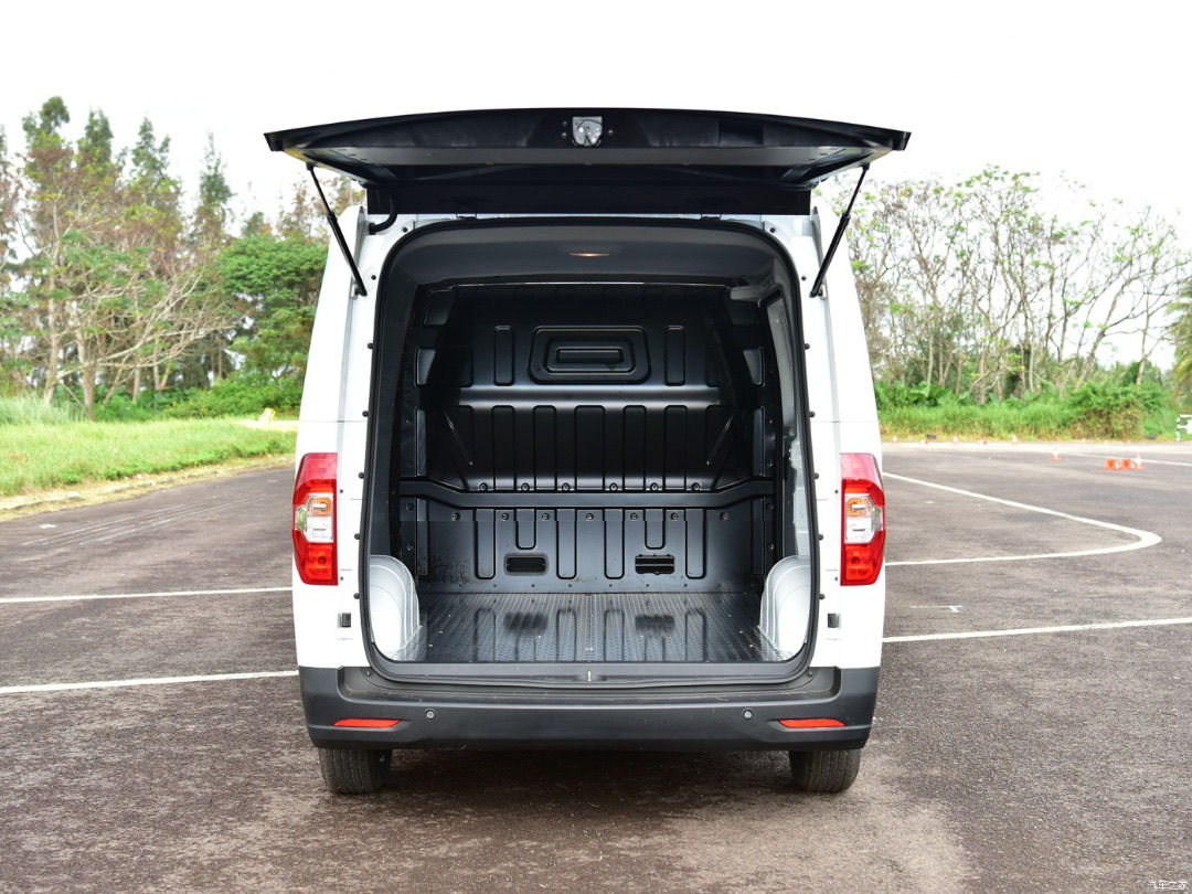 Другая марка MAXUS EV30 фото 6