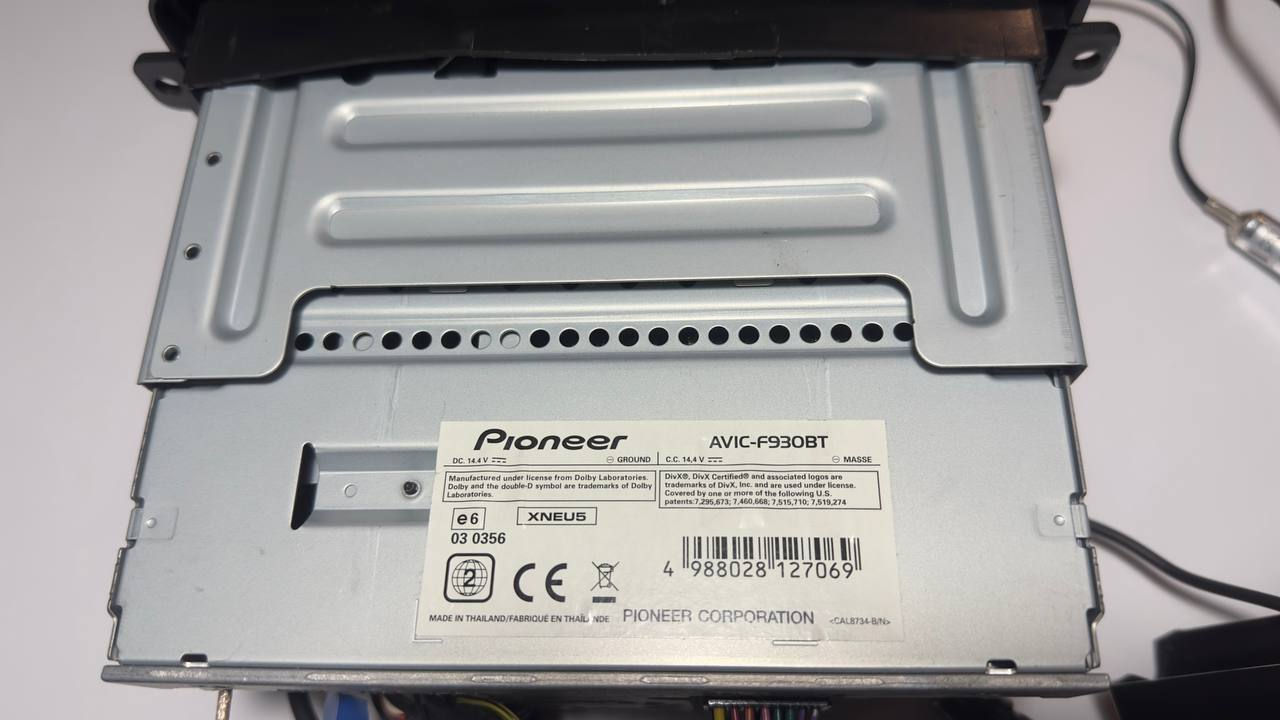 Pioneer Avic-f930bt – Sistem Multimedia Cu Gps, Bluetooth si ecran tactil foto 3