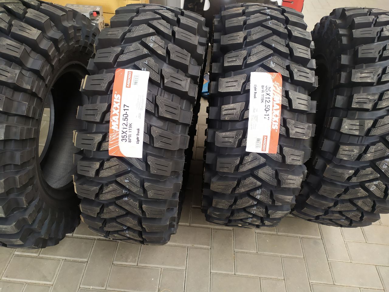 Mt/at 31x10.5r15 235/75r15 265/70r17  Cooper Bf Goodrich Lakesea Malatesta foto 0