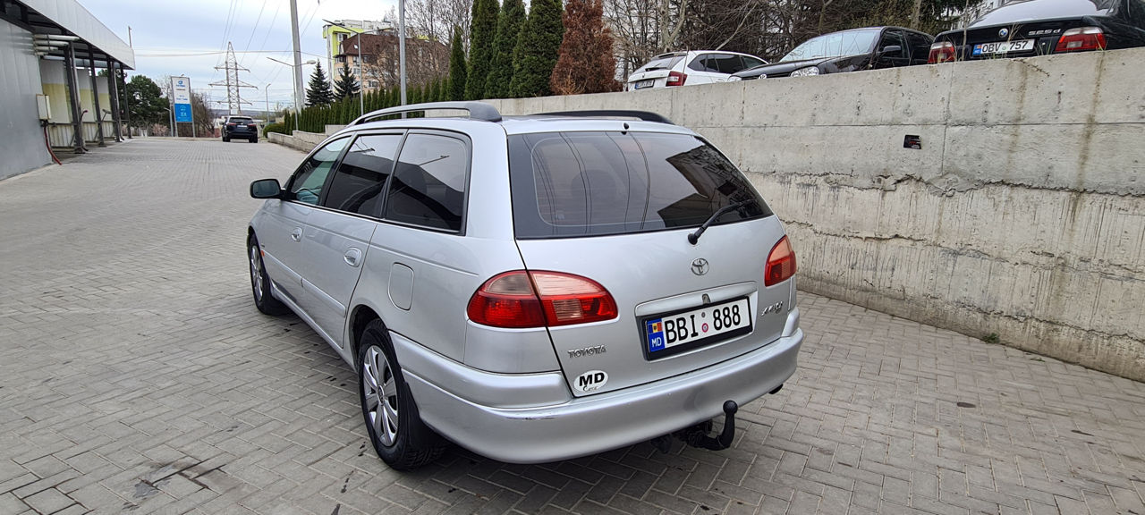 Toyota Avensis foto 4