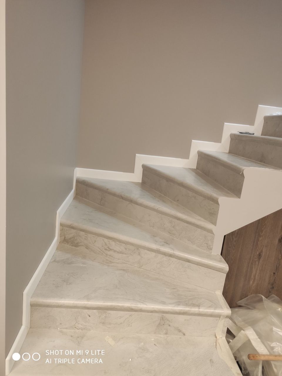 Instalare plintă MDF/Poliuretan și parchet laminat / монтаж плинтусов установка ламинатa foto 1