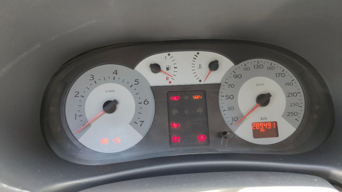 Renault Clio Symbol 2008 г. с пробегом 289000 км, Дизель, 2000 €