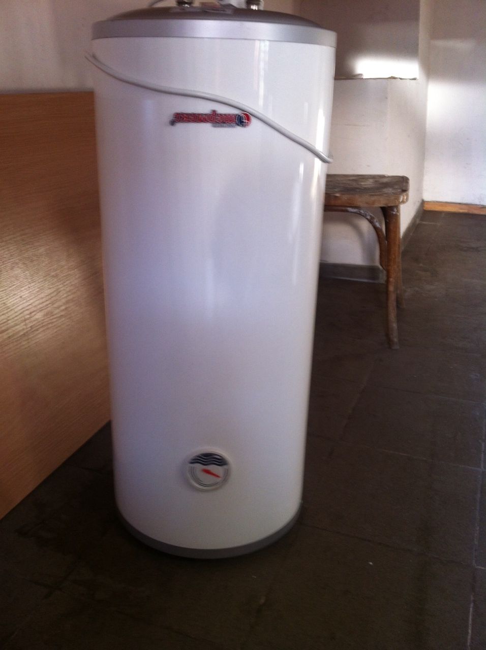 Продается бойлер на 50 литров, б/у, 400 лей