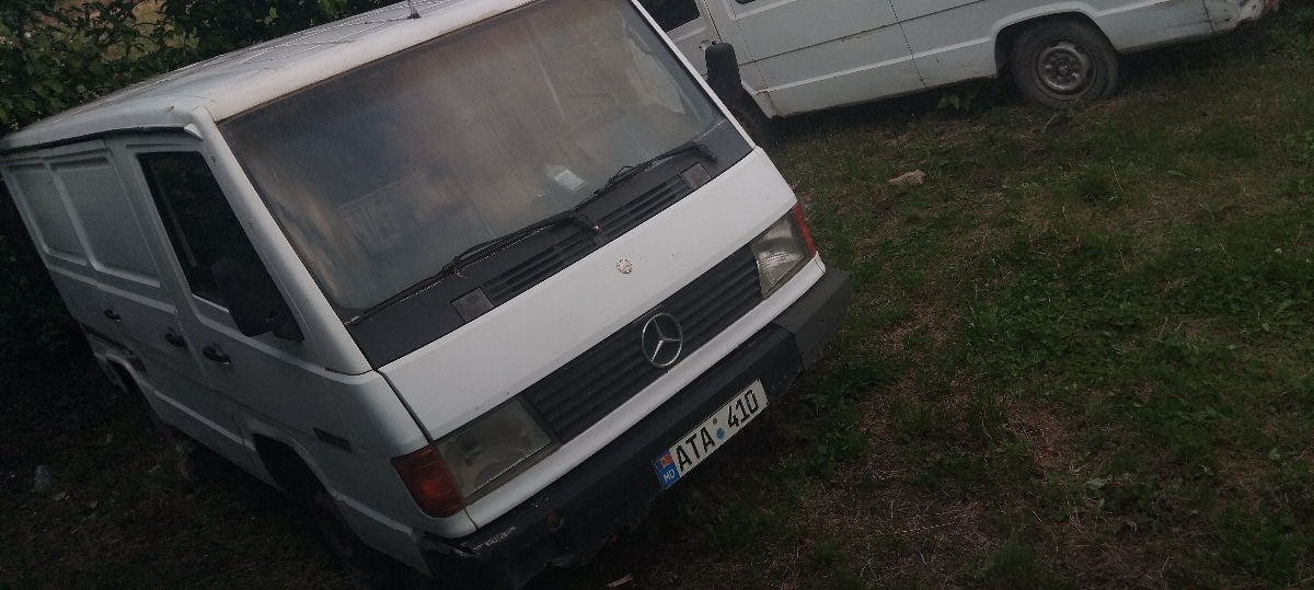 Mercedes D100 фото 2