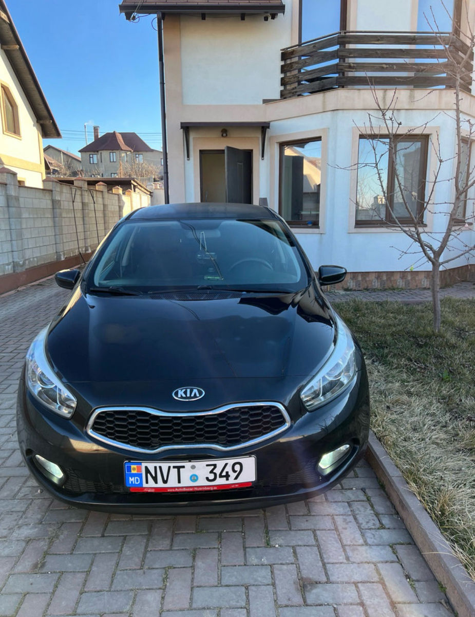 KIA Ceed 2013 г. с пробегом 210000 км, Дизель, 7100 €