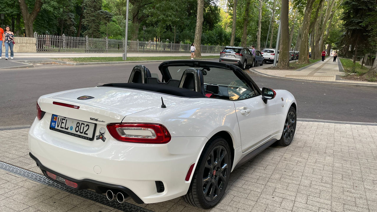 Abarth 124 Spider фото 6