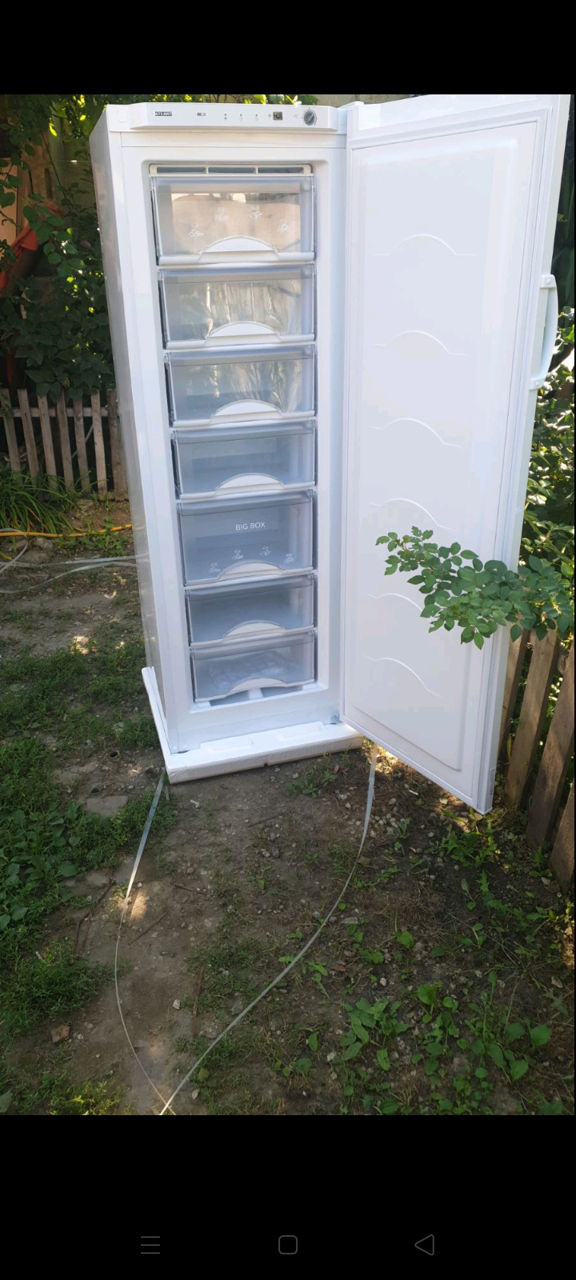 Продам морозилку за ненадобностью.или обмен на шкаф.