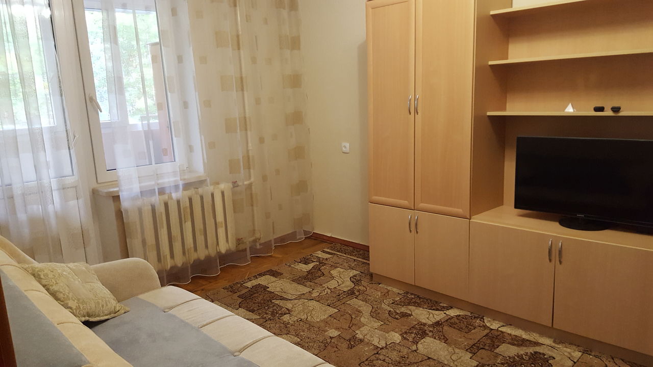 Сдается квартира в центре Рышкановки на год! Агентствам не беспокоиться!!!!