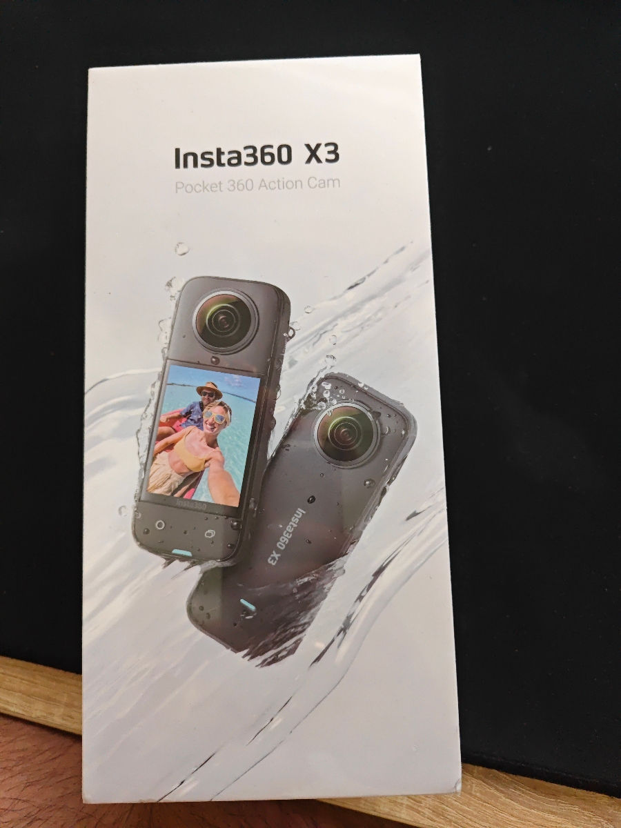 Продам экшн камеру Insta 360 x3