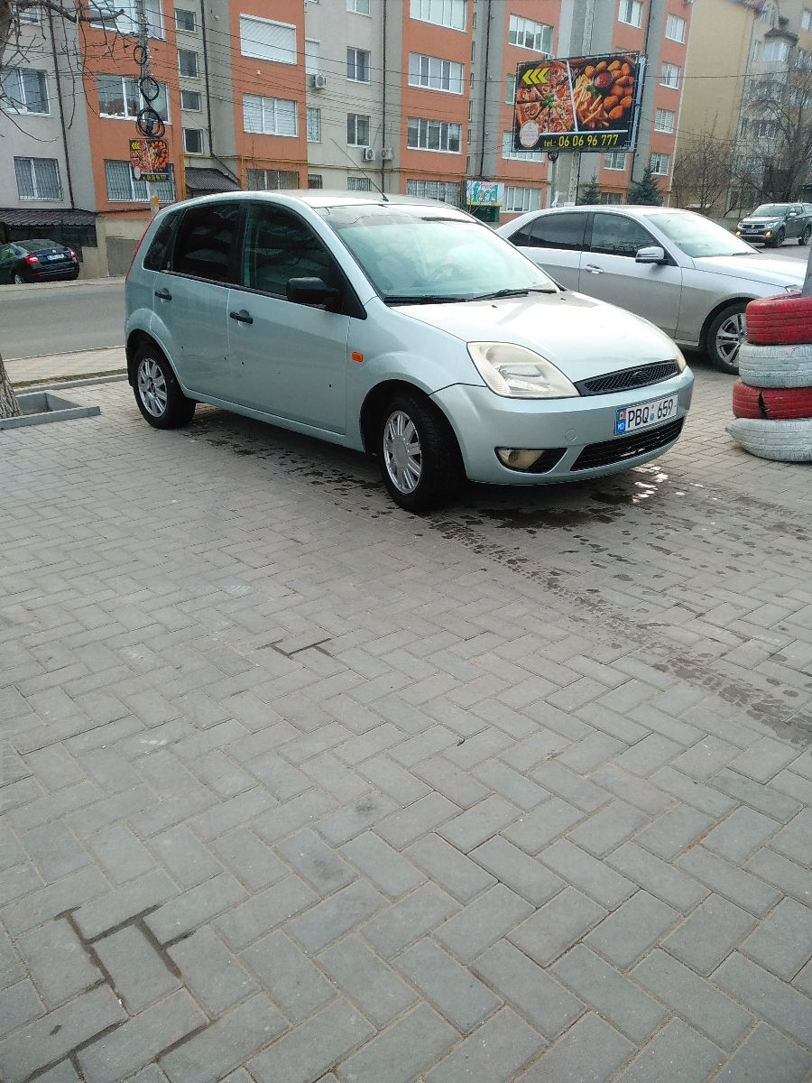 Ford Fiesta foto 2
