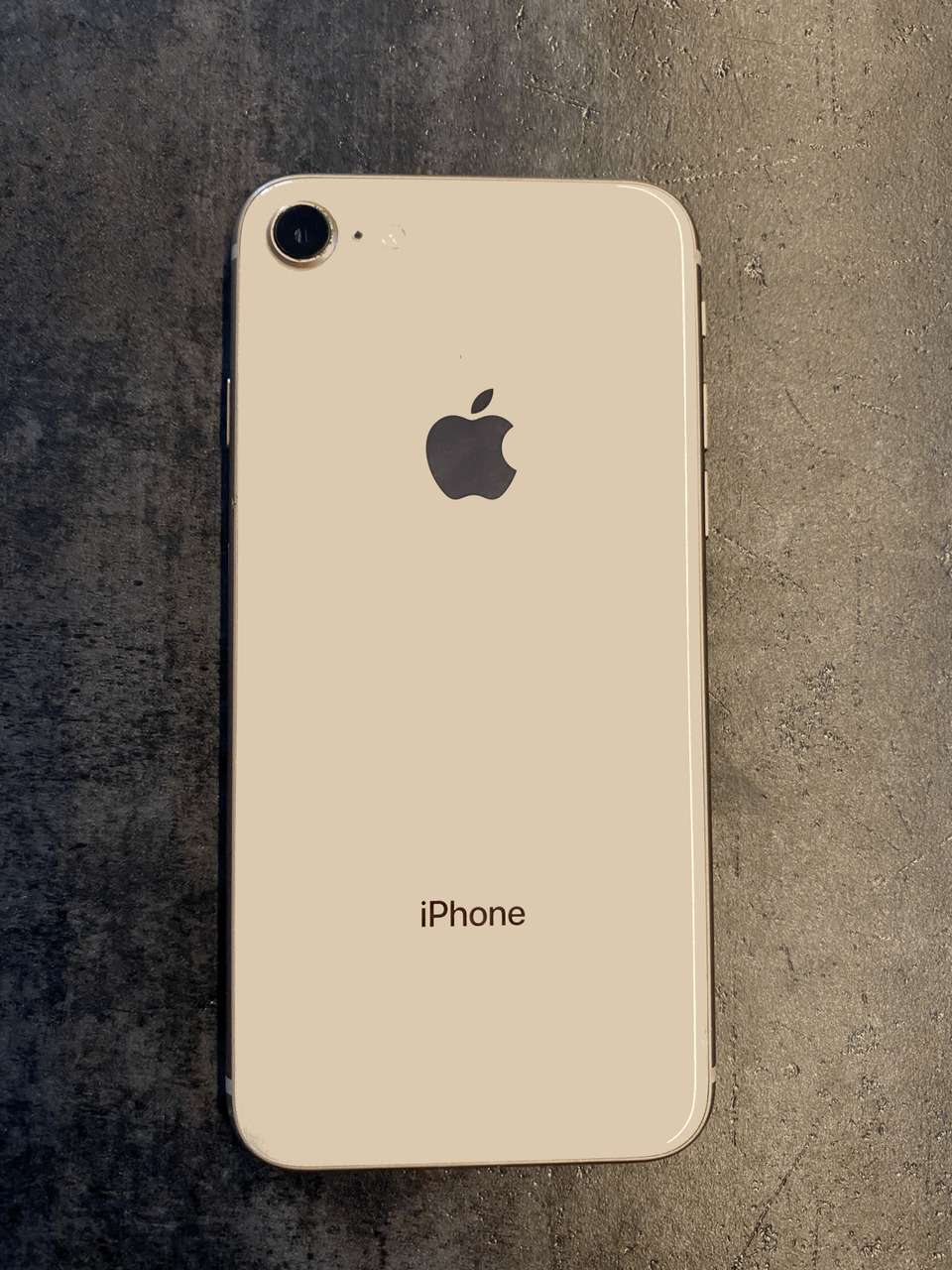 iPhone 8 Rose Gold 64GB в отличном состоянии