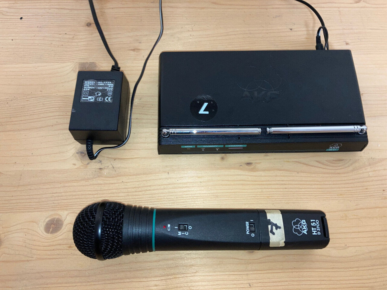 Радиомикрофон "AKG-51" + База  - 150 Евро foto 3