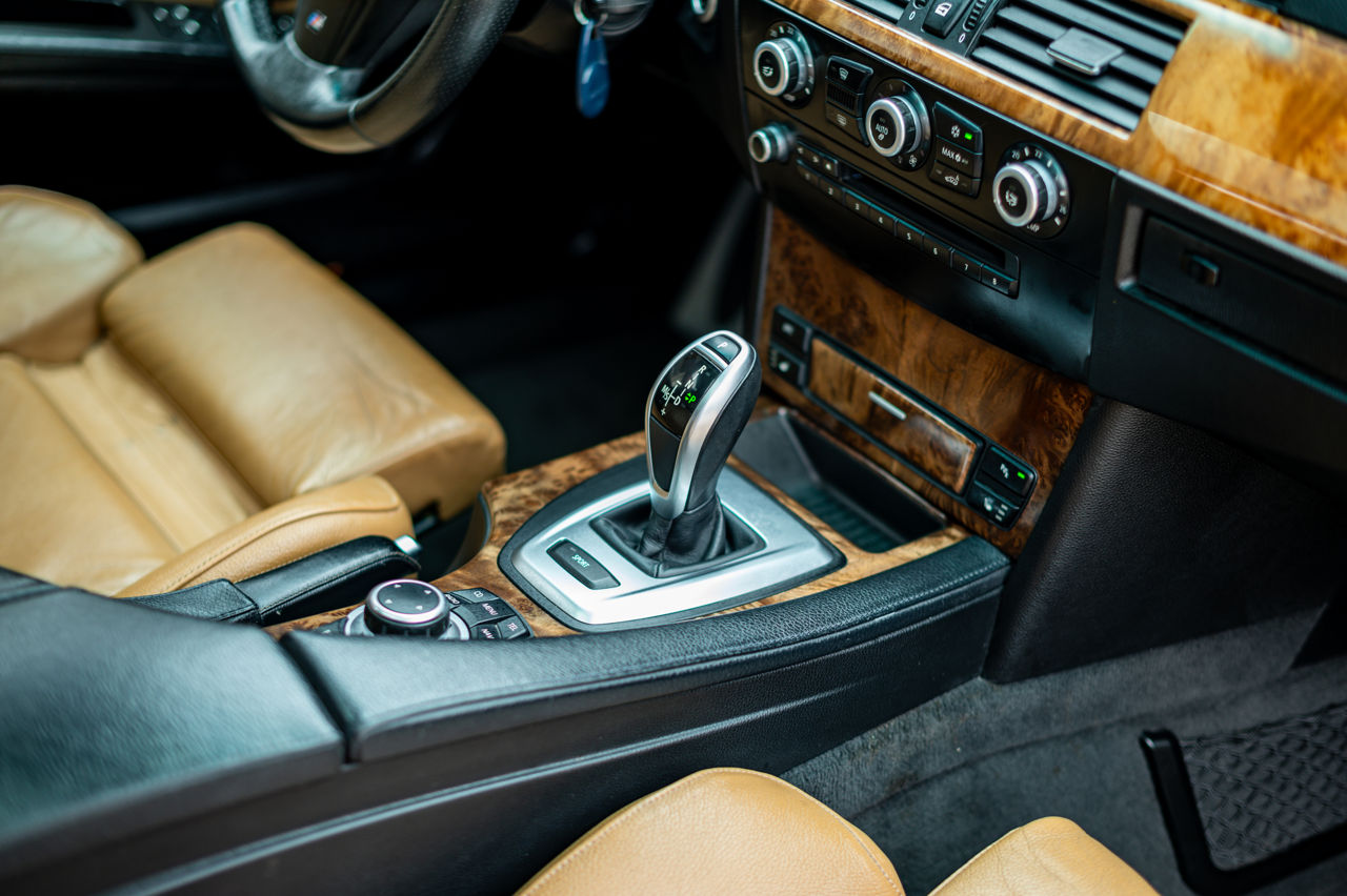 BMW 5 Series foto 5