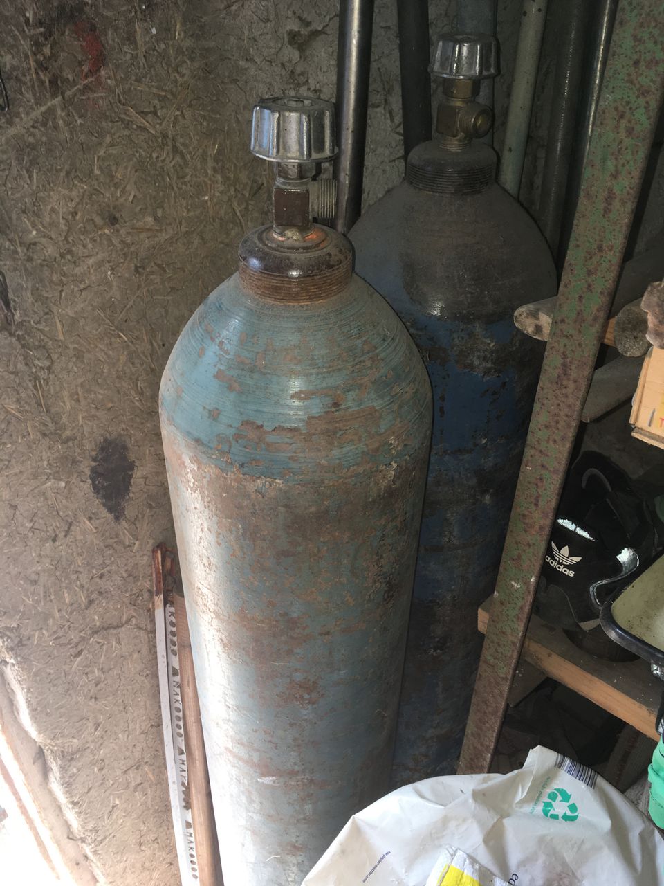 Продам кислородный баллон для сварки б/у