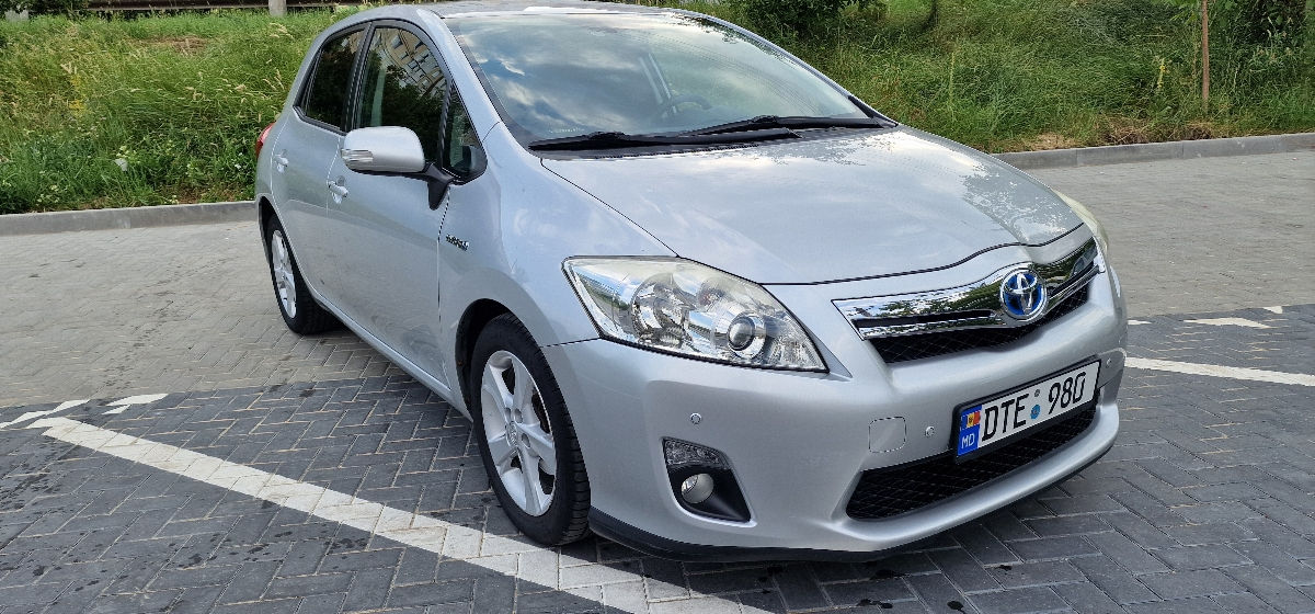Toyota Auris фото 0