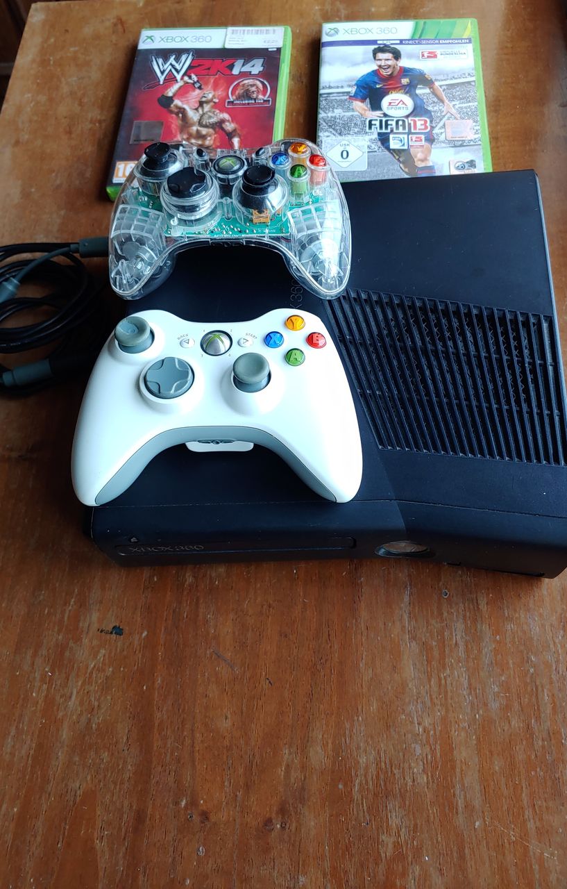 Xbox 360 slim 250 Гб +2 джостика,игры