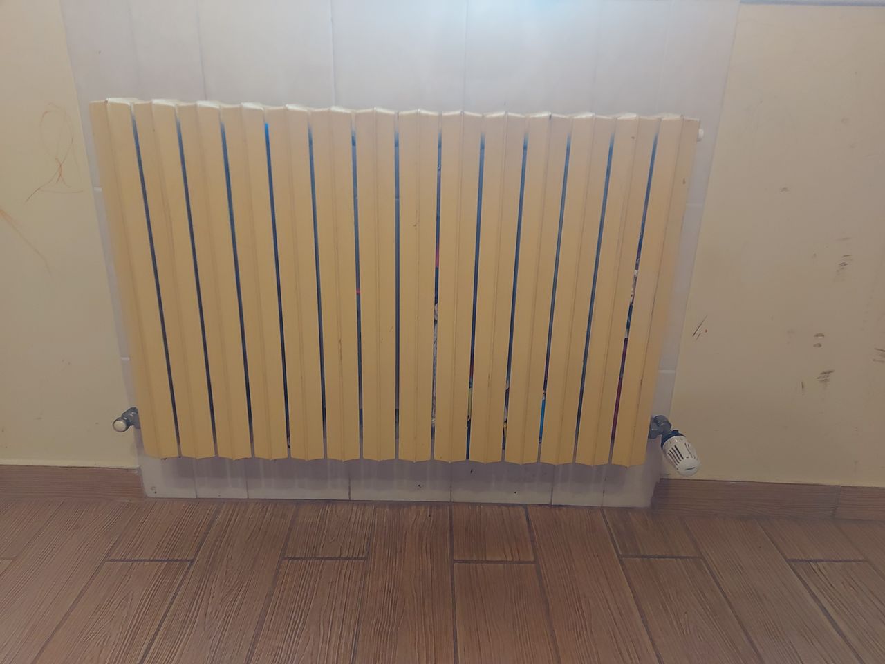 Продам чугунные батареи б/у, в отличном состоянии,200 лей секция