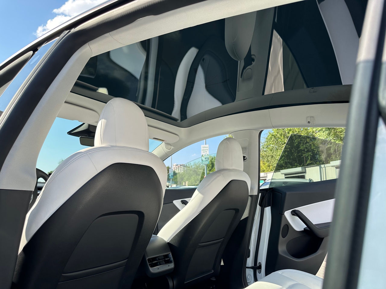 Tesla Model Y foto 15