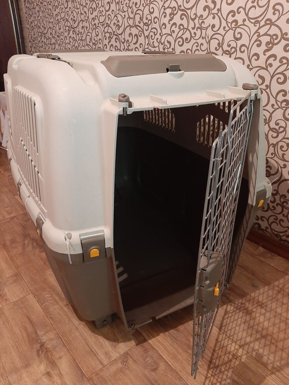 Продаю транспортирововчную переноску Скудо.