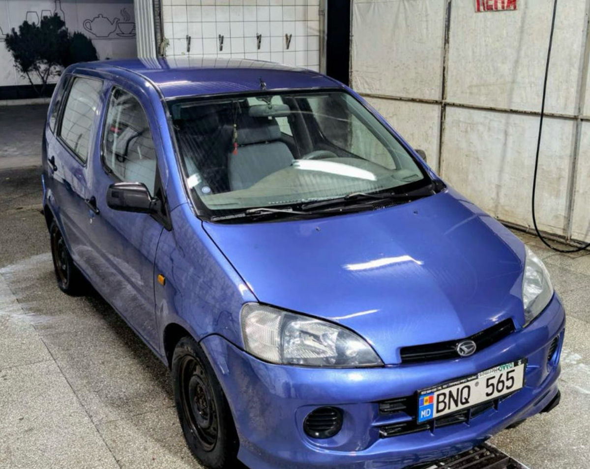 DaihatsuYRV