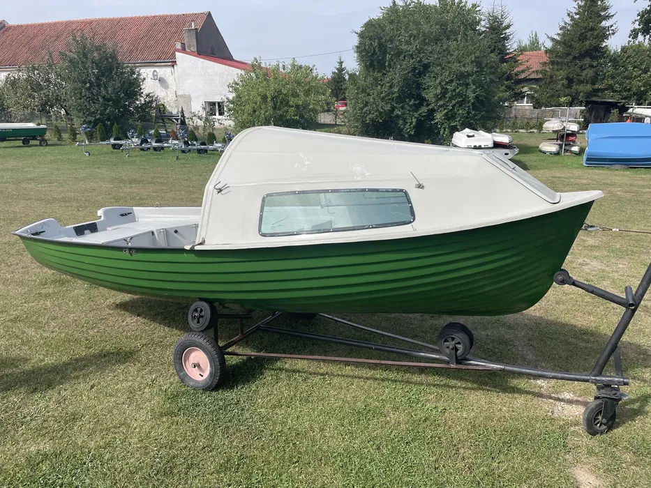 Barca 420*165 Meduza cu Cabina!!! foto 0