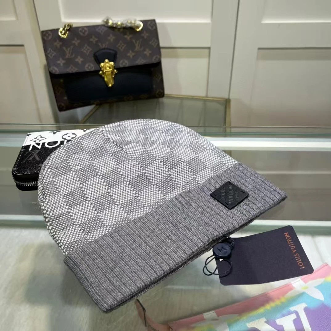 Caciula Louis Vuitton foto 4