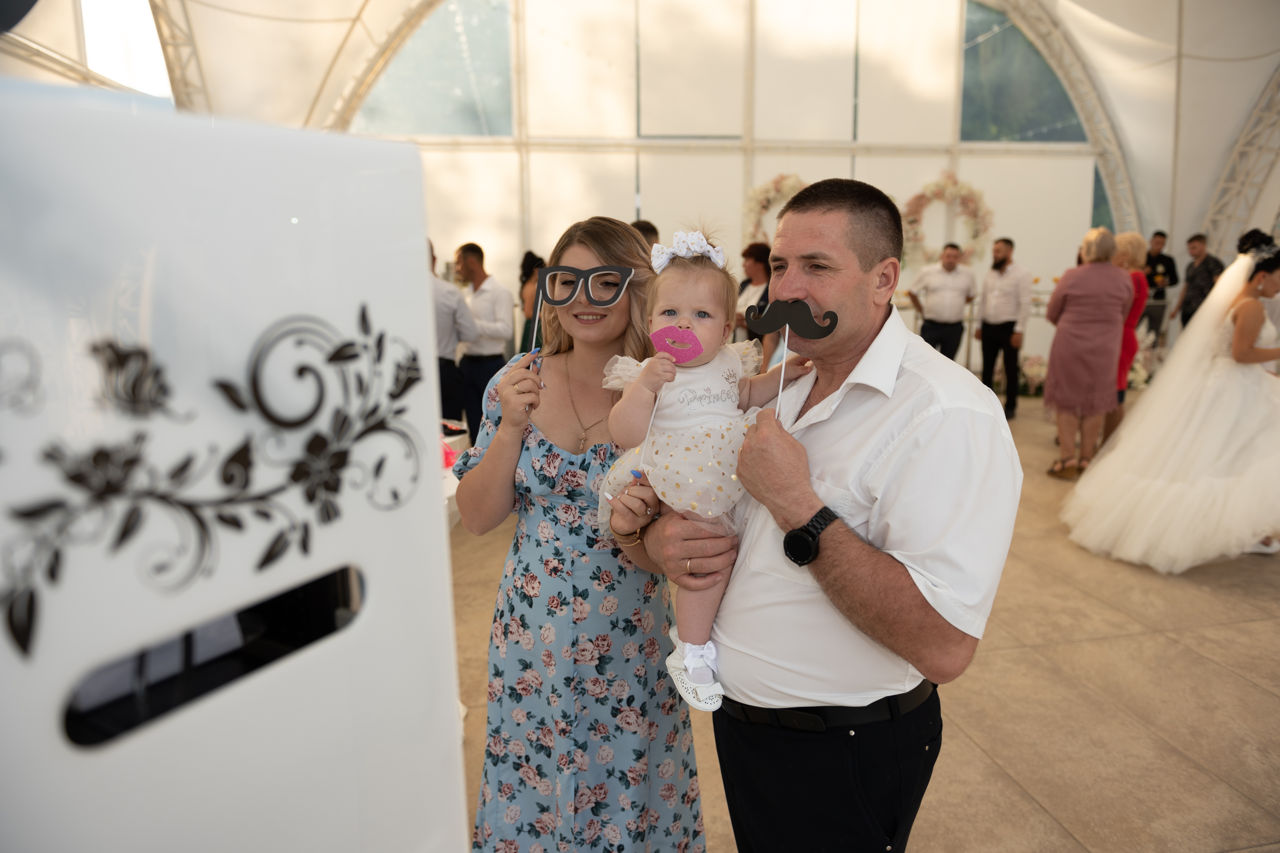 Selfie Box pentru nunta. Cabina foto pentru nunta foto 9