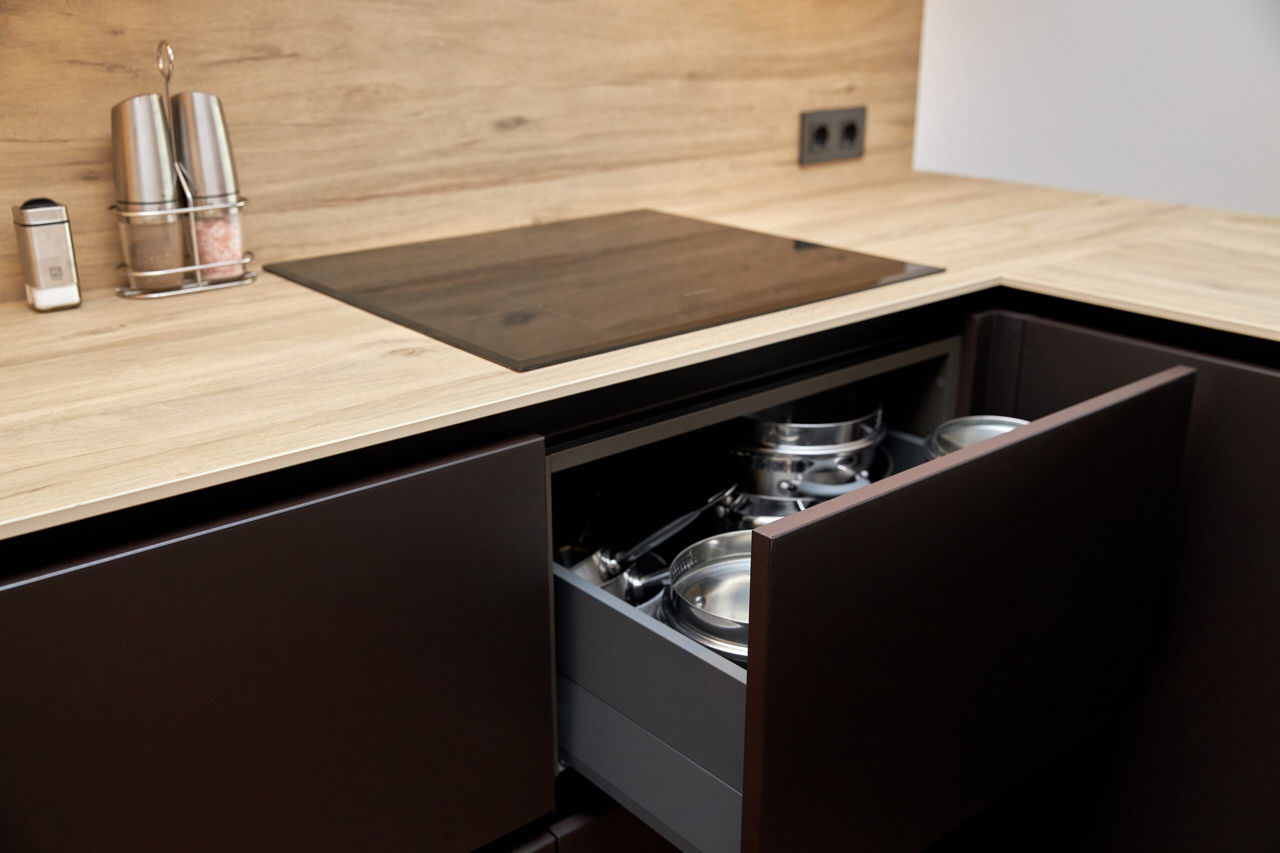 Bucatarie minimalista in forma de "U" foto 0