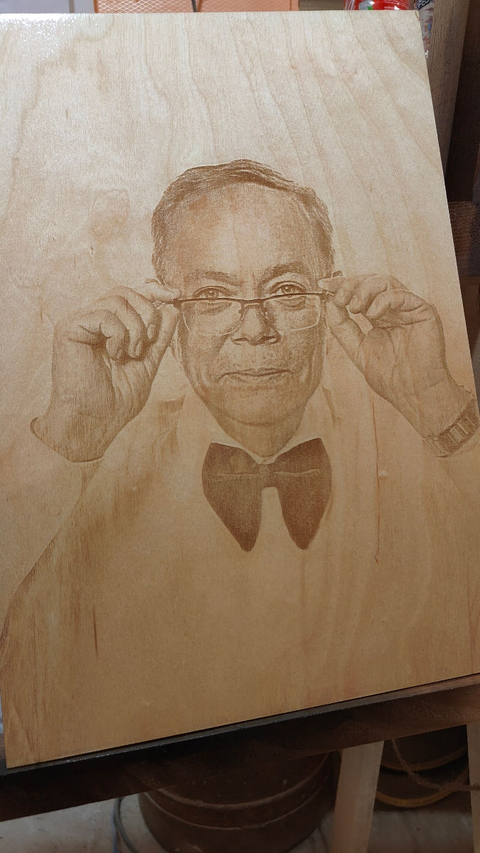 Portret gravat pe lemn foto 1