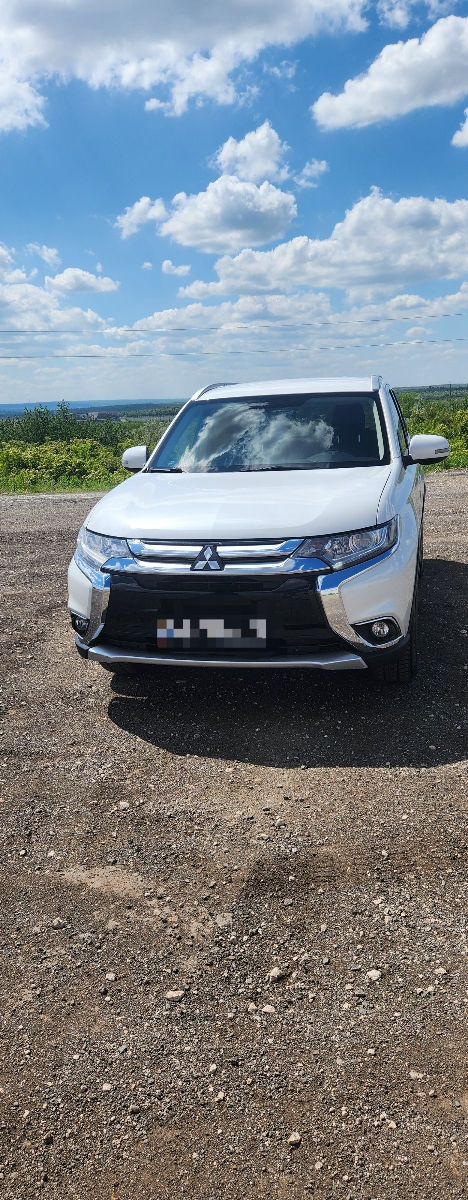 Mitsubishi Outlander foto 0