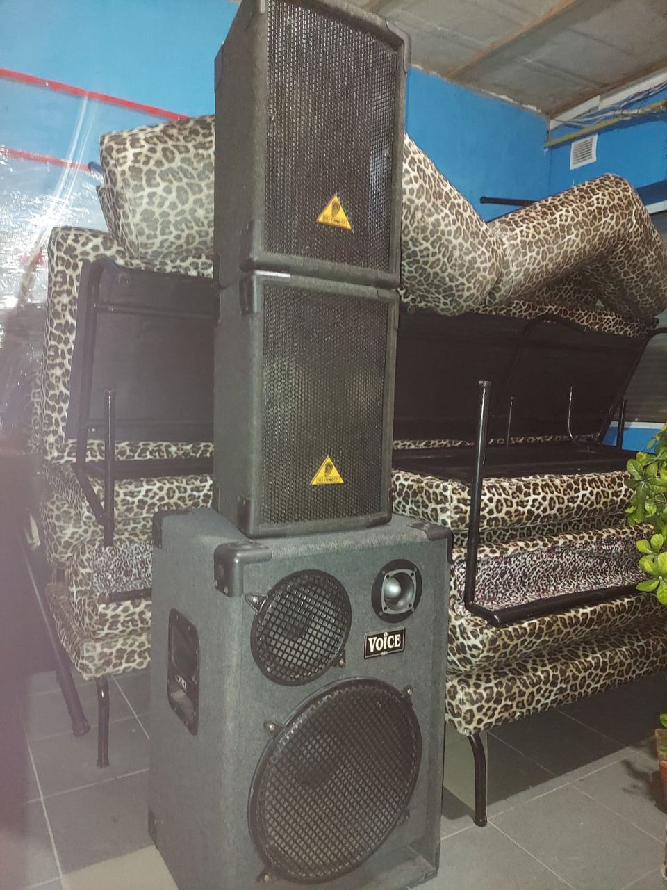 Колонки Behringer. 3 полосная колонка. Усилитель M VOICE. Микшерные ...