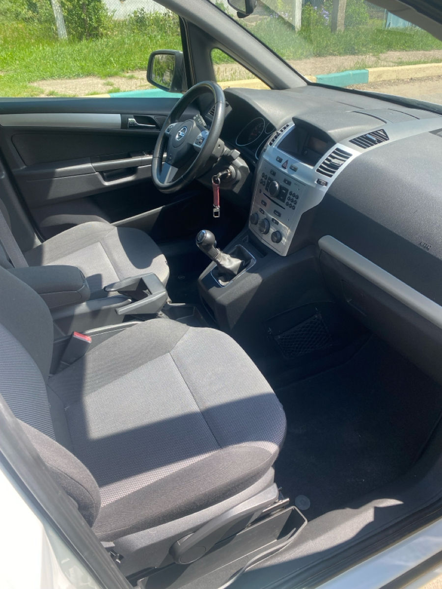 Opel Zafira фото 4