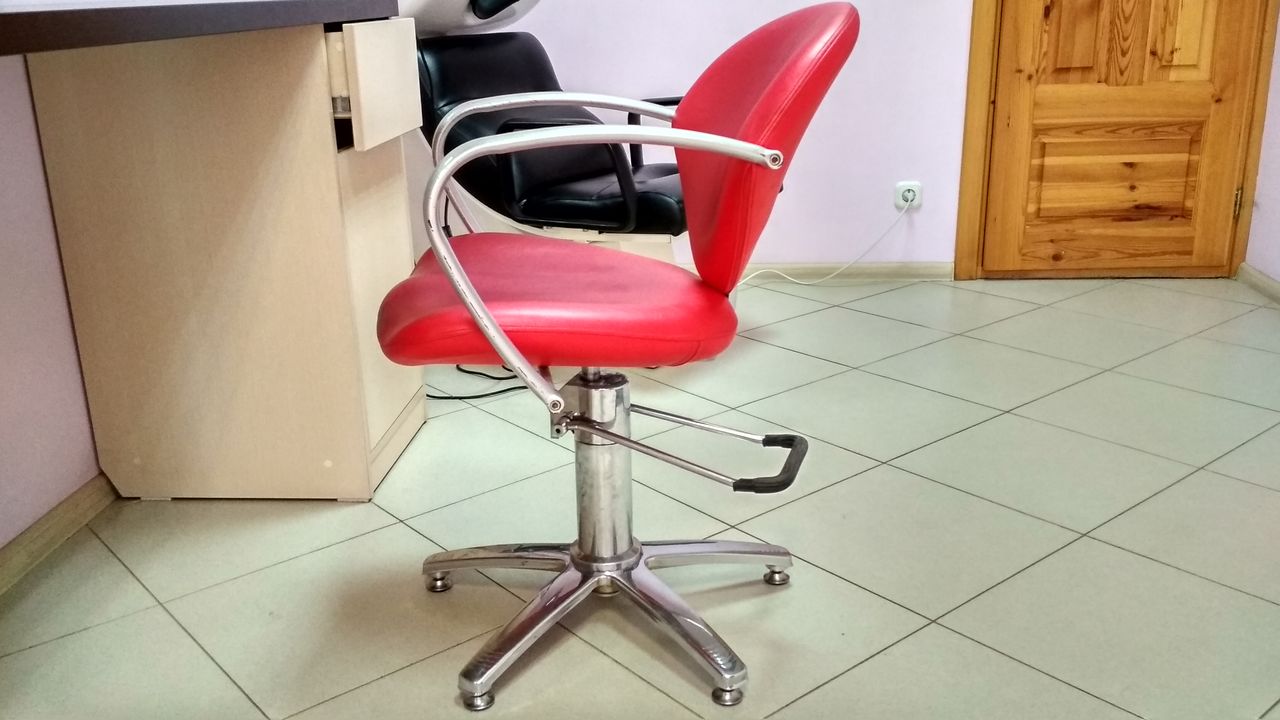 Авито кресло парикмахерская. Кресло для парикмахерской. Стулья кресла для салона парикмахерской. Каркас парикмахерского кресла. Парикмахерский стул для мастера.