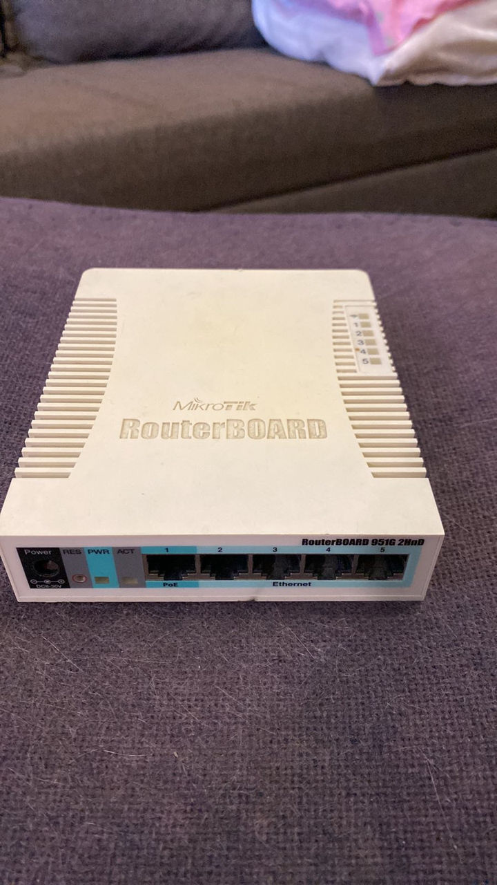 Router MikroTik RB951G-2HnD - 500lei Wi-Fi Range Extender Tp-link RE200 - 200lei  фото 0