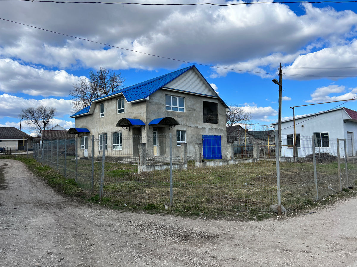 Casa noua, 2 nivele, in centru or. Briceni / новый дом 2 этажа , в ценрте  города Бричаны