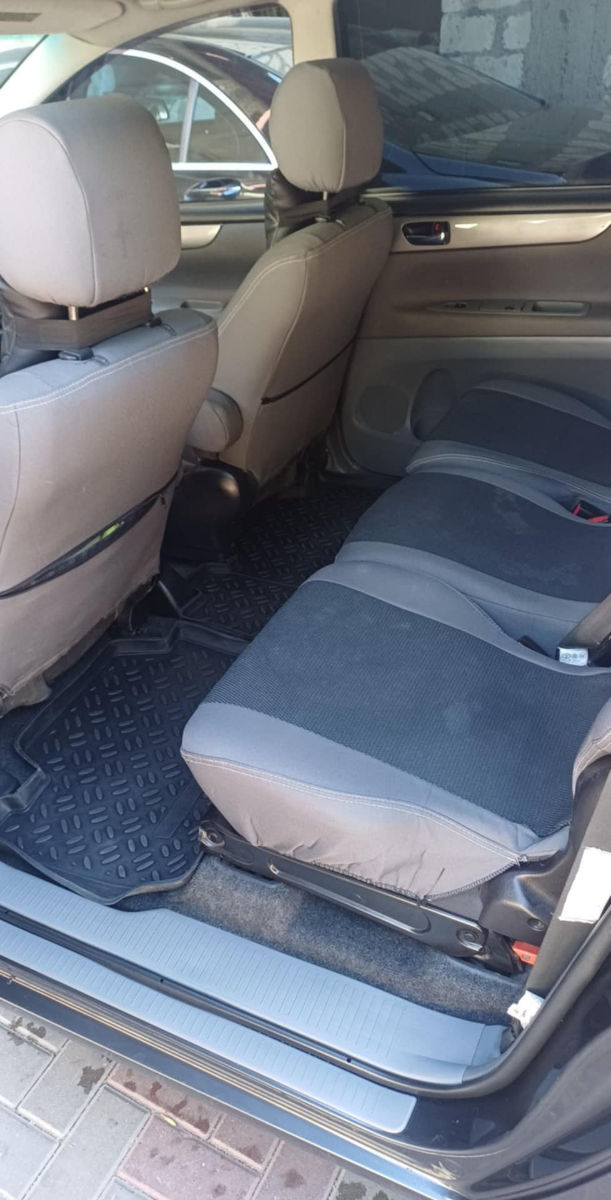 Toyota Avensis Verso foto 9