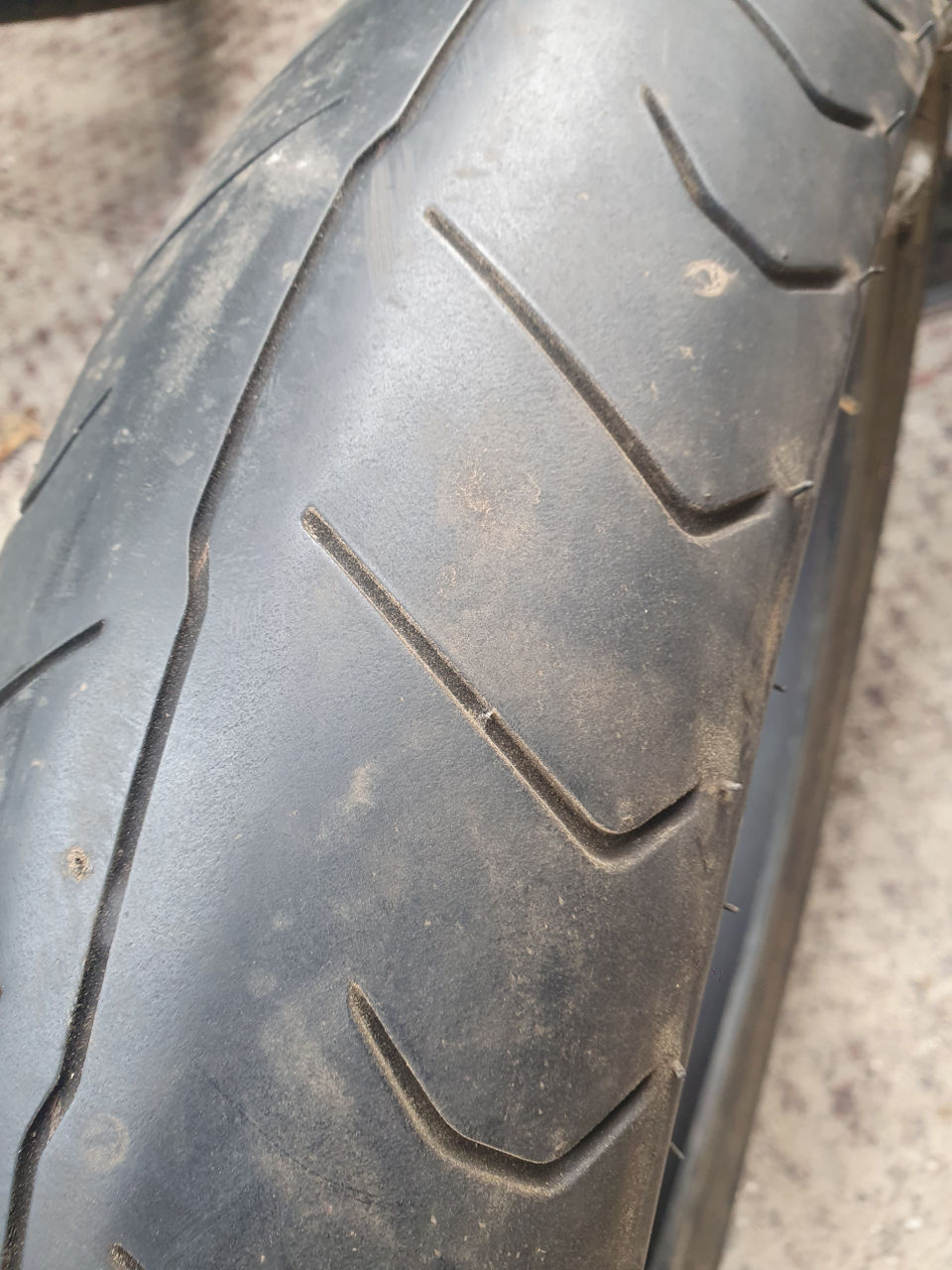 130/70/ R18- BRIDGESTONE. МОТО-ШИНЫ. foto 3