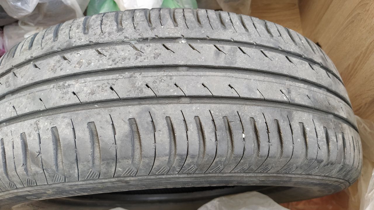 Продам 4 шины Continental 185/65/R15, б/у в хорошем состоянии,цена за ...