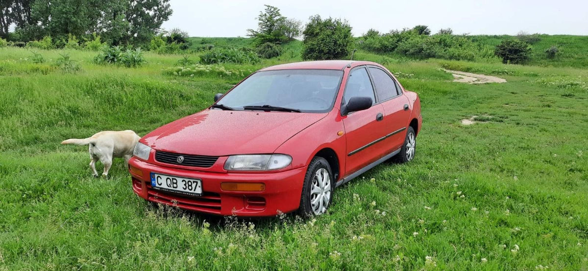 Mazda 323 foto 0