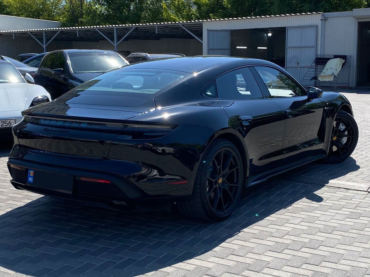 Porsche Taycan foto 2