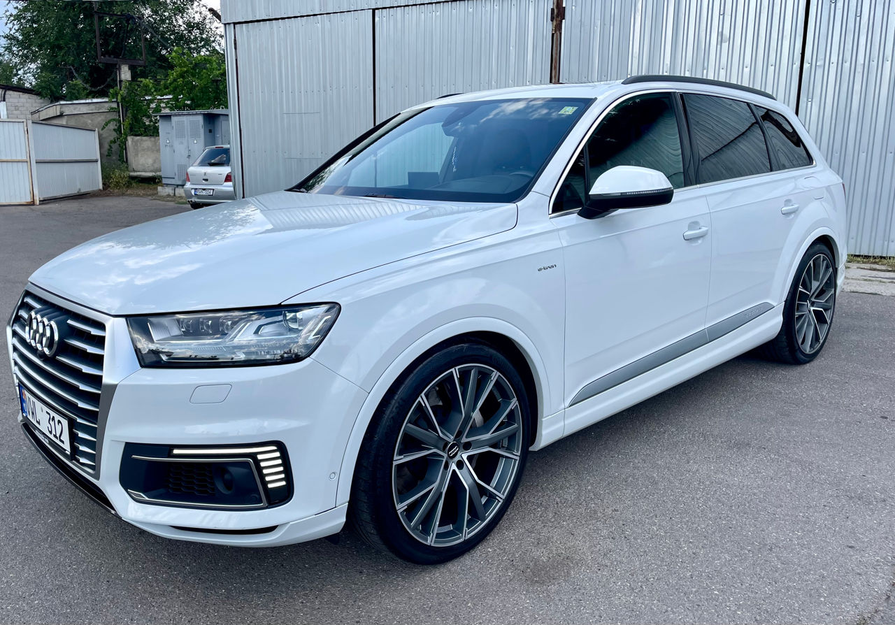 Audi Q7 e-tron foto 0