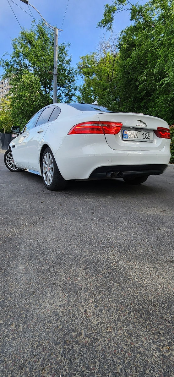 Jaguar XE фото 2