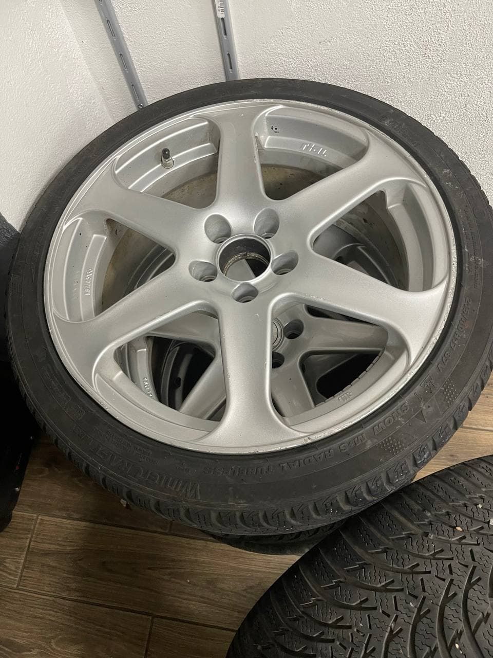 С датчиками давления RIAL R17 5*100+ Kumho 215/40