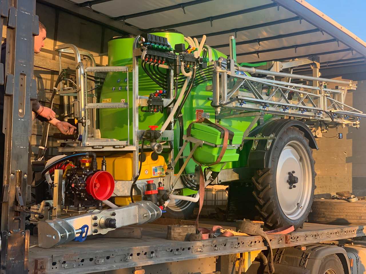 Stropitoare de cimp Опрыскиватель Borys 3000 л Штанга 18 м