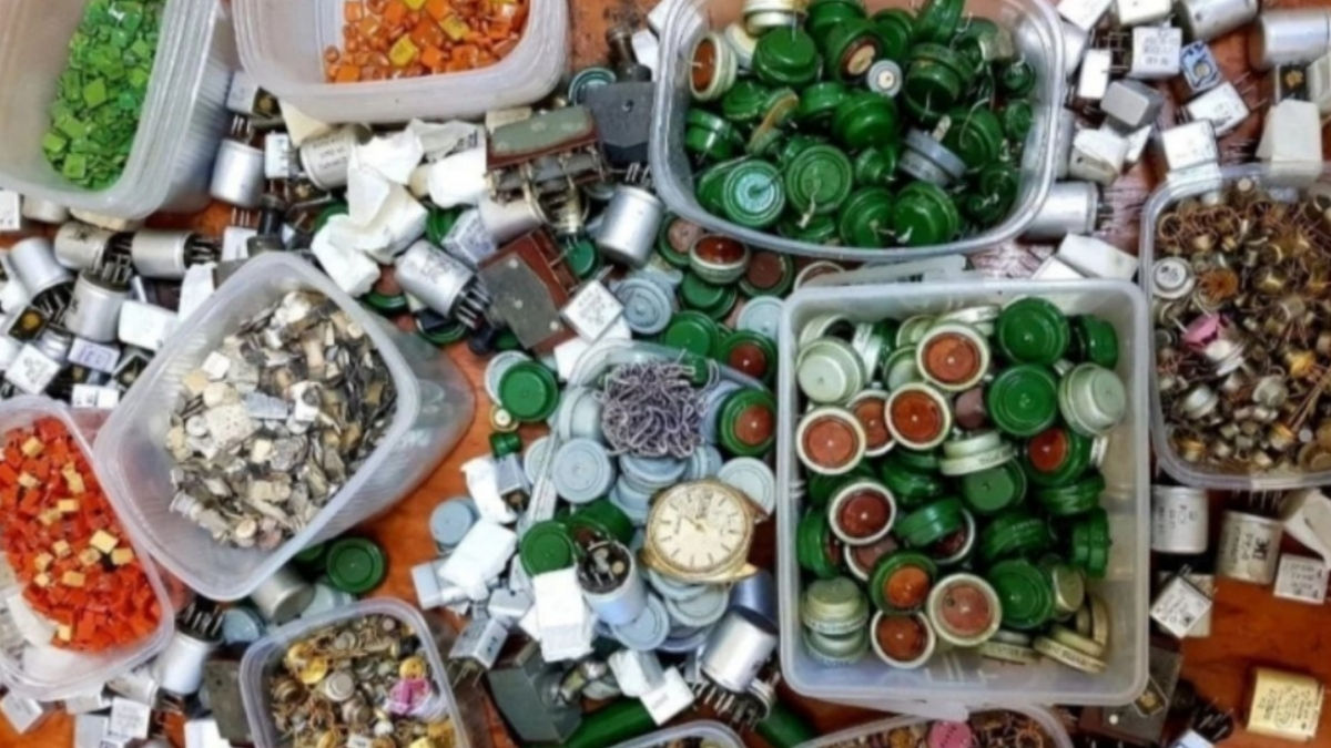 Куплю радиодетали дорого км зелёный