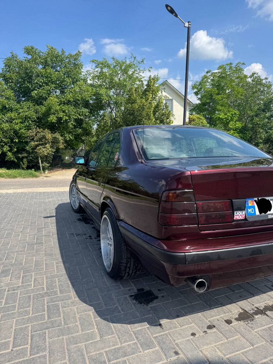 BMW 5 Series foto 4