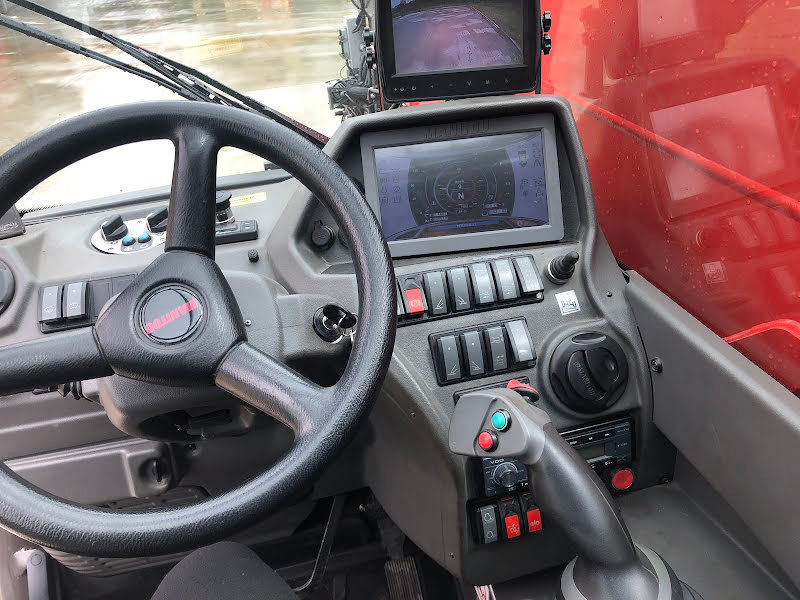 Телескопический погрузчик с поворотной башней Manitou MRT2470 фото 10